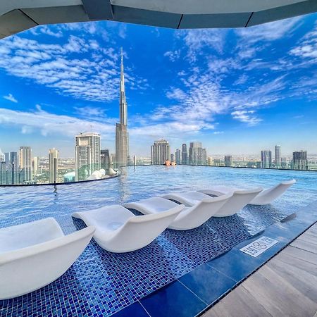 Infinity Pool & Burj Khalifa View L Luxe Paramount Dubai Exterior photo