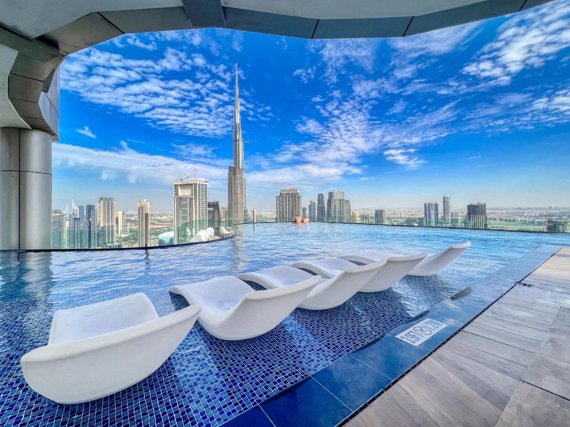 Infinity Pool & Burj Khalifa View L Luxe Paramount Dubai Exterior photo