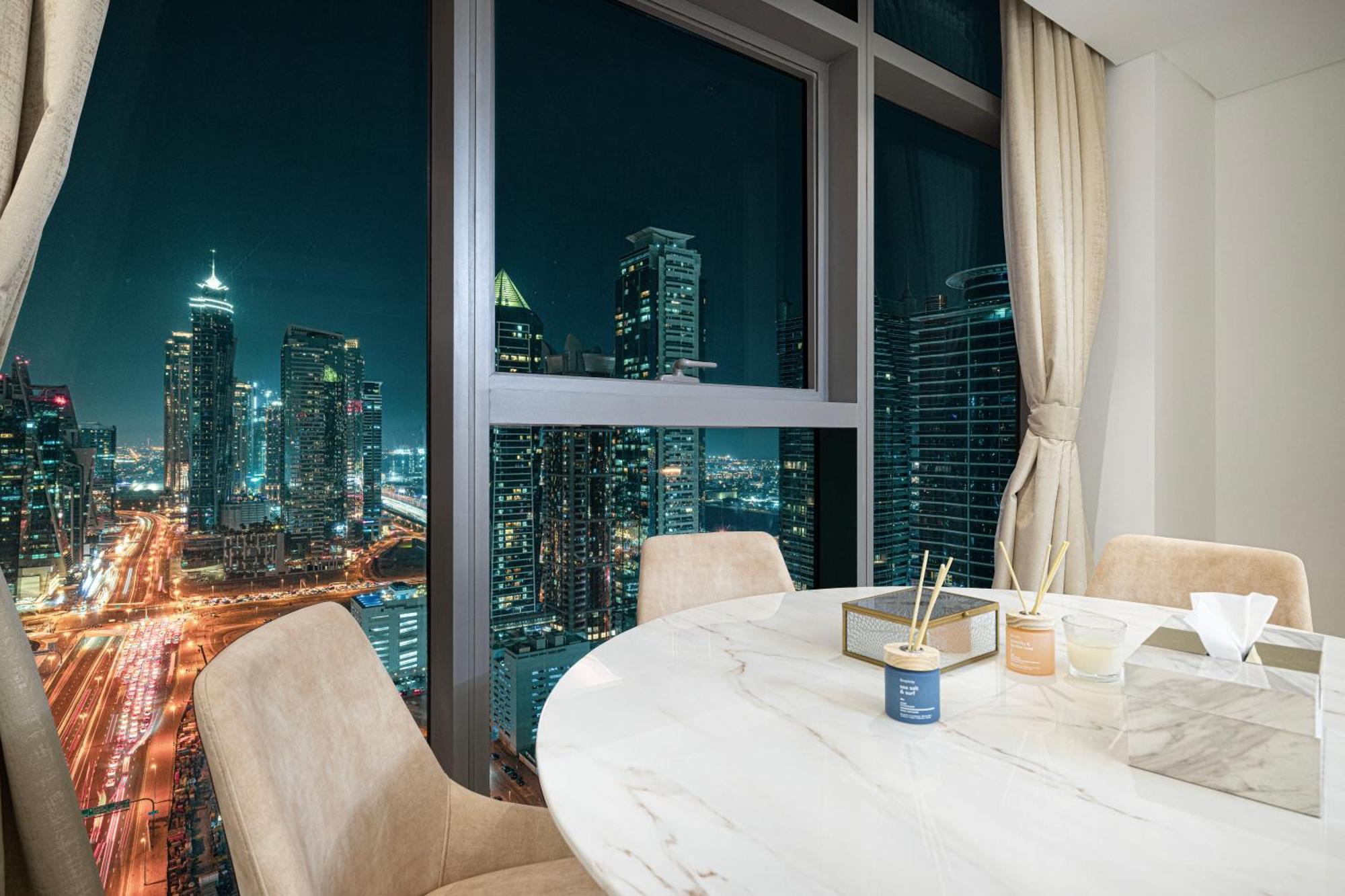 Infinity Pool & Burj Khalifa View L Luxe Paramount Dubai Exterior photo
