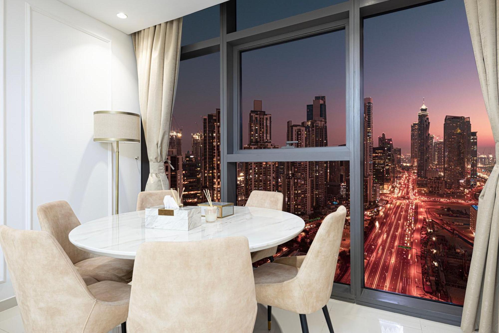 Infinity Pool & Burj Khalifa View L Luxe Paramount Dubai Exterior photo