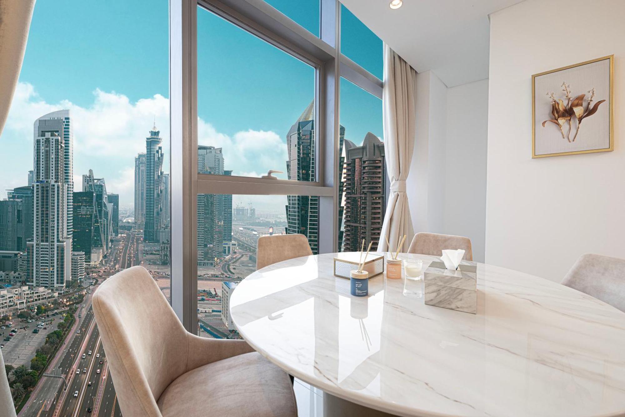 Infinity Pool & Burj Khalifa View L Luxe Paramount Dubai Exterior photo