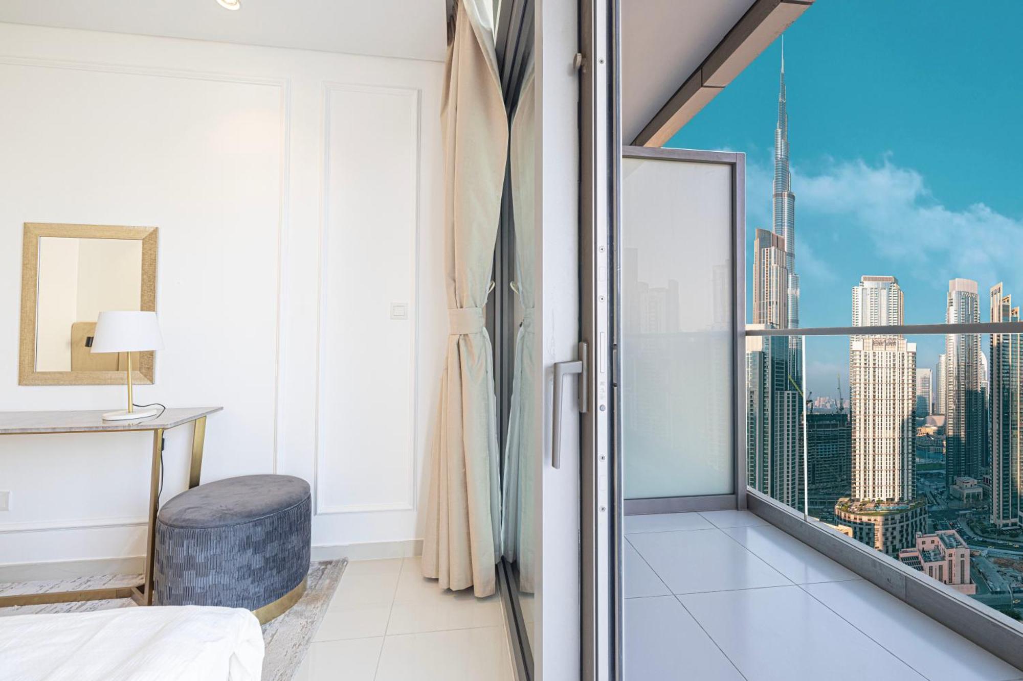 Infinity Pool & Burj Khalifa View L Luxe Paramount Dubai Exterior photo